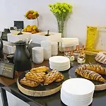 Hotel Capital With Private Wellness Neutra