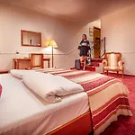 Capital With Private Wellness Hotel Neutra