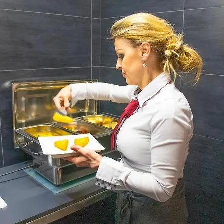 Capital With Private Wellness Hotel 4*