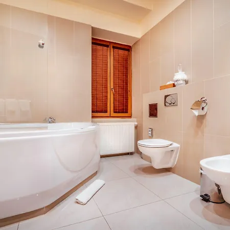 Hotel Capital With Private Wellness 4*