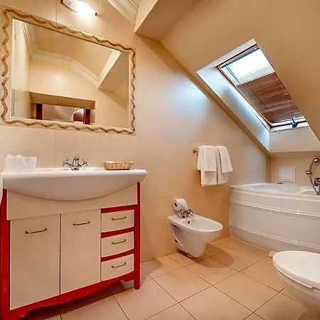 Capital With Private Wellness Hotel