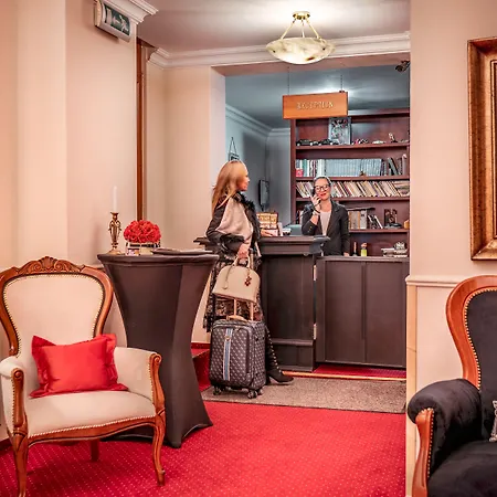 Capital With Private Wellness Готель Нітра