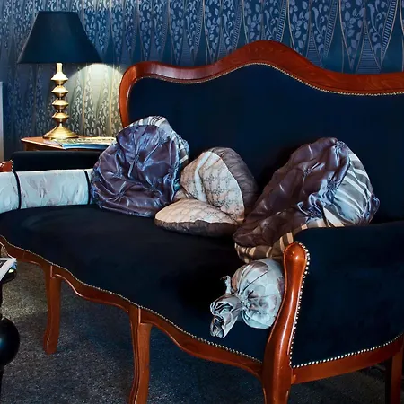 Capital With Private Wellness 4* Νίτρα